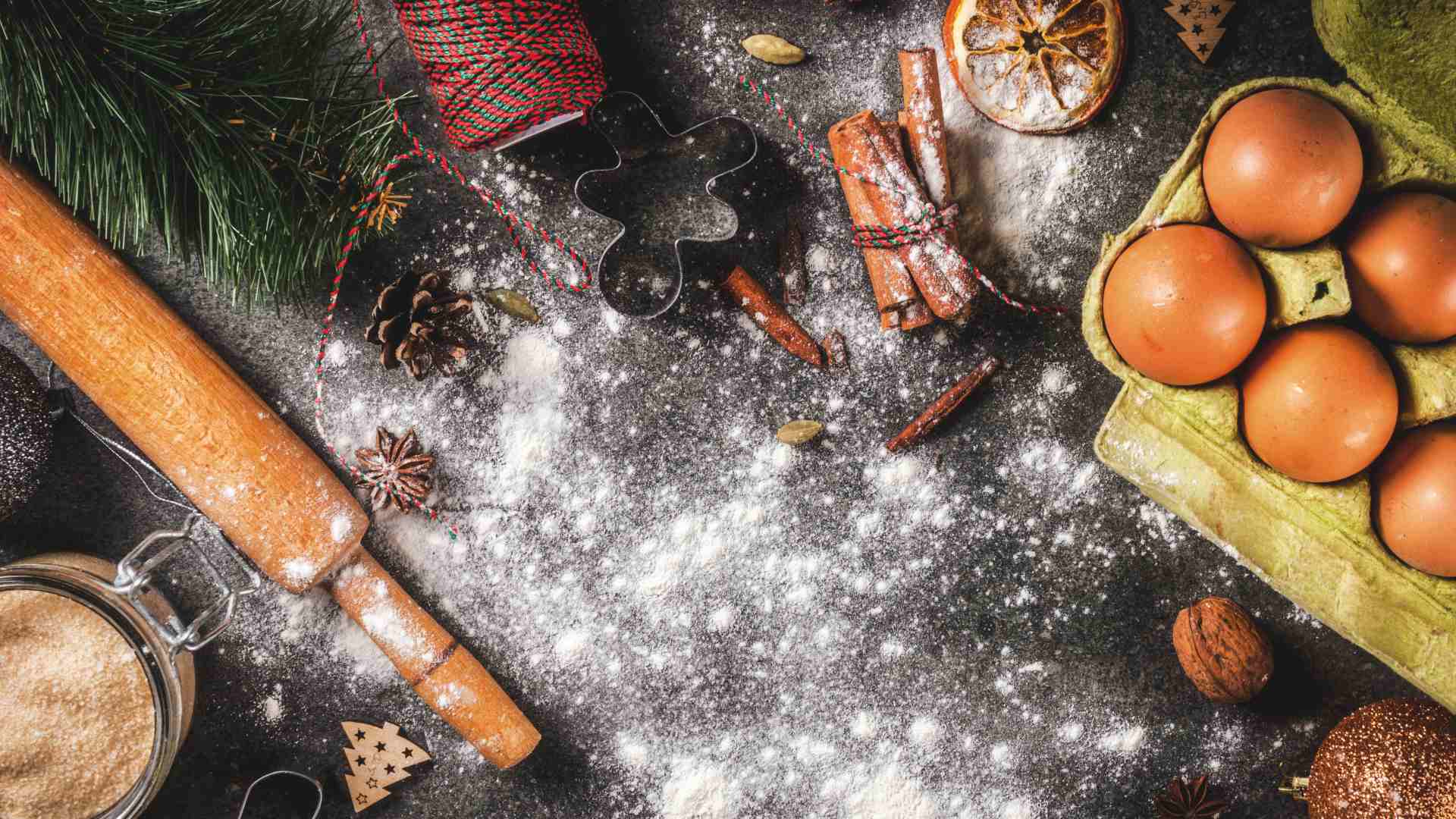 Abuela cocinando con su nieta en navidad