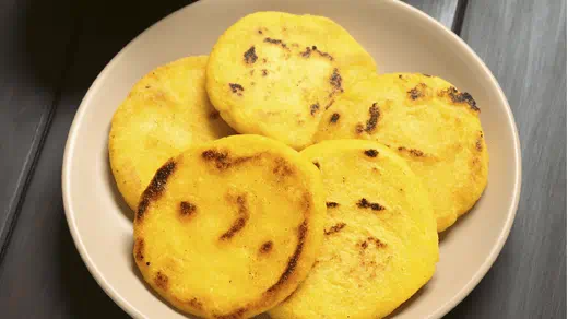 recipe image AREPA CON QUESO Y BOCADILLO