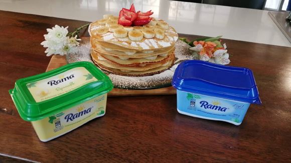 Torta de pancakes con margarina Rama®